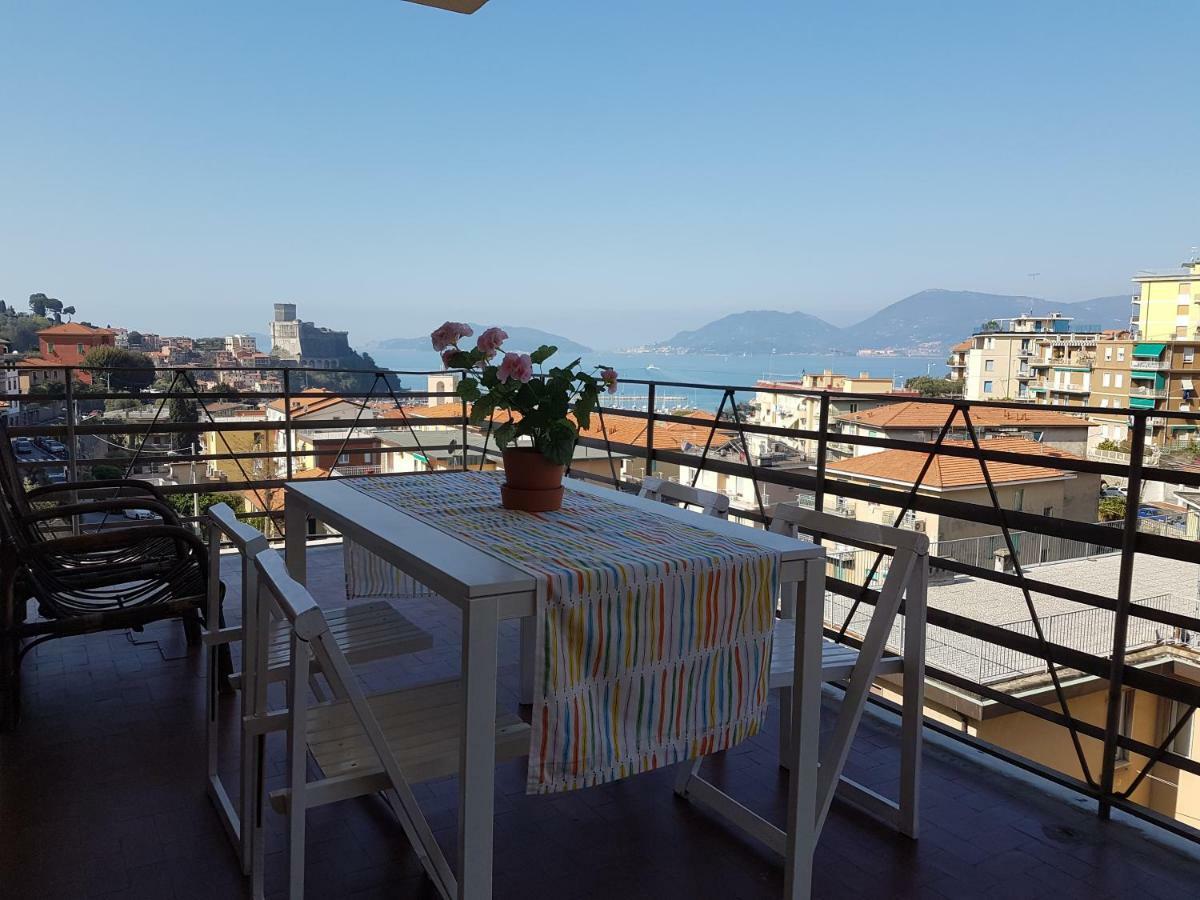 Apartamento Il Terrazzo Sul Castello Lerici Exterior foto